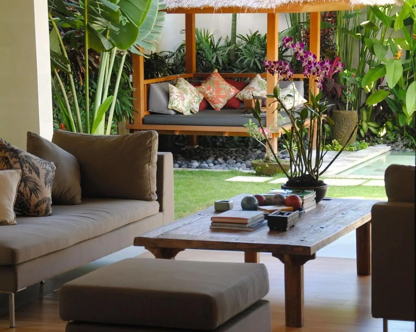 Villa Bali Asri Batubelig Seminyak  Indonesia